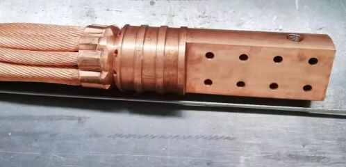 کابل برق خنک‌شونده با آب درجه صنعتی برای کاربرد کوره‌های قوس الکتریکی (EAF) و کوره‌های پالایش پاتیل (LRF)